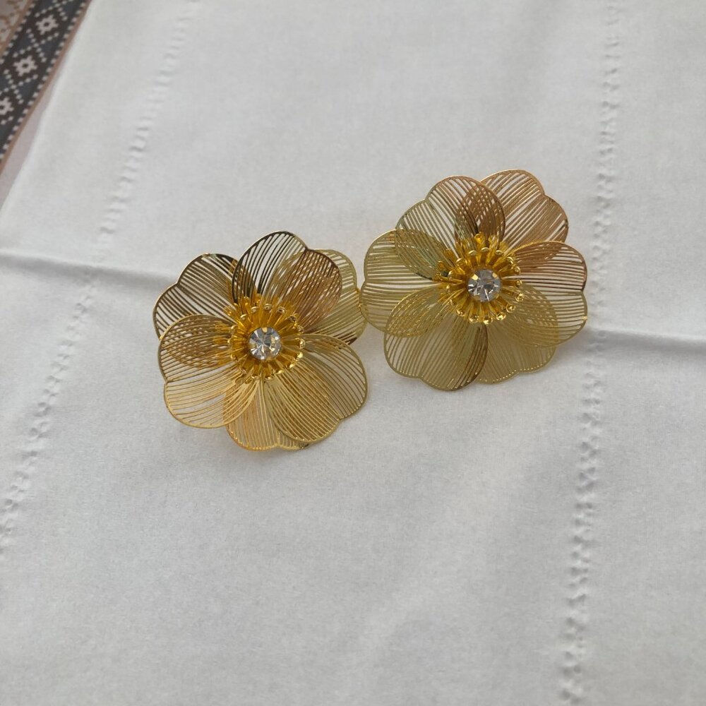 New! Anthropologie Gold Wire Flower Statement Earrings NWOT